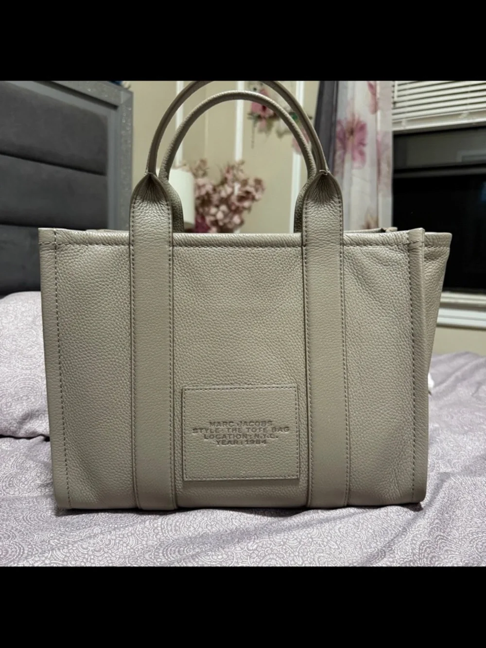 Marc Jacobs The Leather Medium Tote Bag